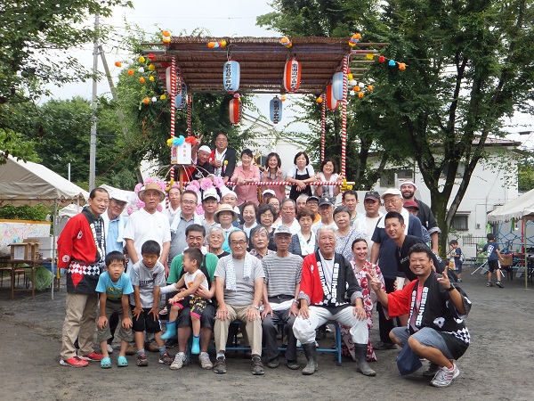 夏祭りでのみんなの輪