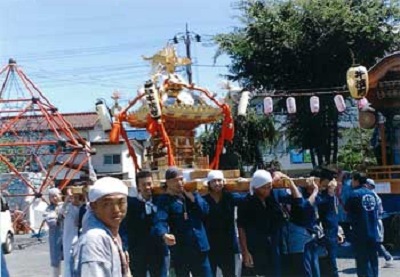 神輿・山車による町内巡行